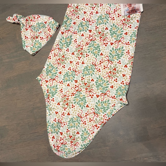 🎄 NEWBORN Charlie’s Project Gown & Hat | NWT | Christmas 🎄 - Picture 5 of 5